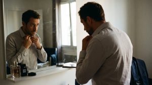 confiance-en-soi-homme-miroir-avant-rendez-vous